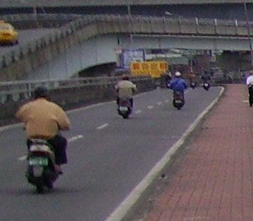 台北橋機車專用道|來源:Winertai / Wikimedia Commons(CC BY-SA 3.0) 台北橋機車專用道|來源:Winertai / Wikimedia Commons(CC BY-SA 3.0)