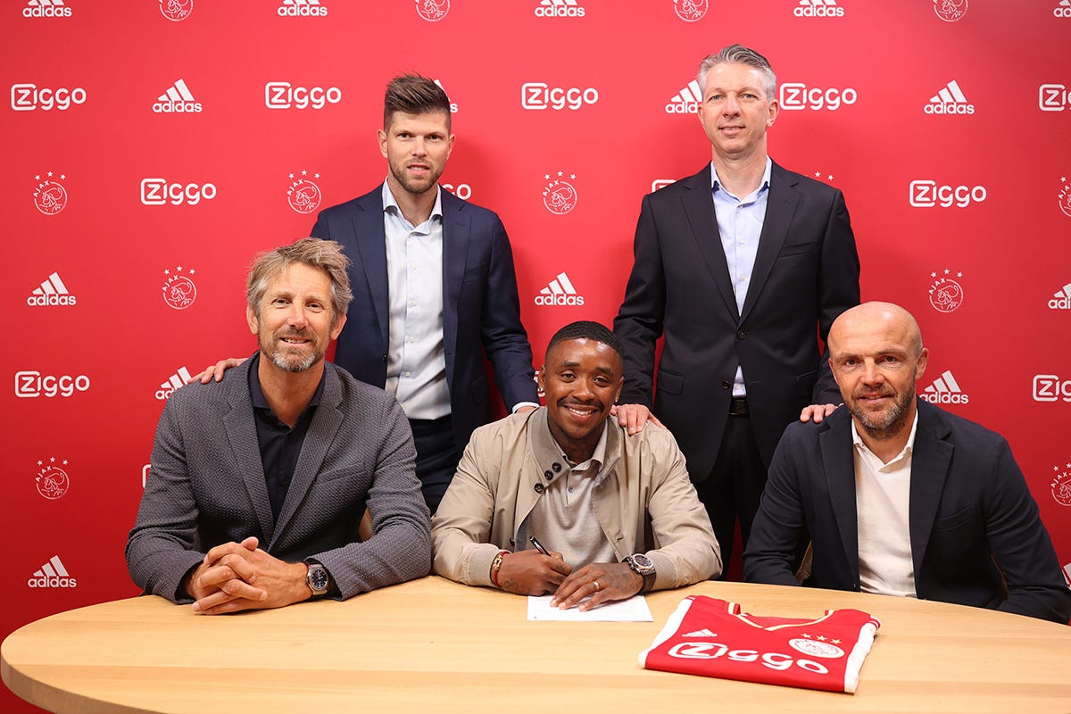 Hamstra benadrukt dat Ajax nog niet klaar is op transfermarkt Hamstra benadrukt dat Ajax nog niet klaar is op transfermarkt