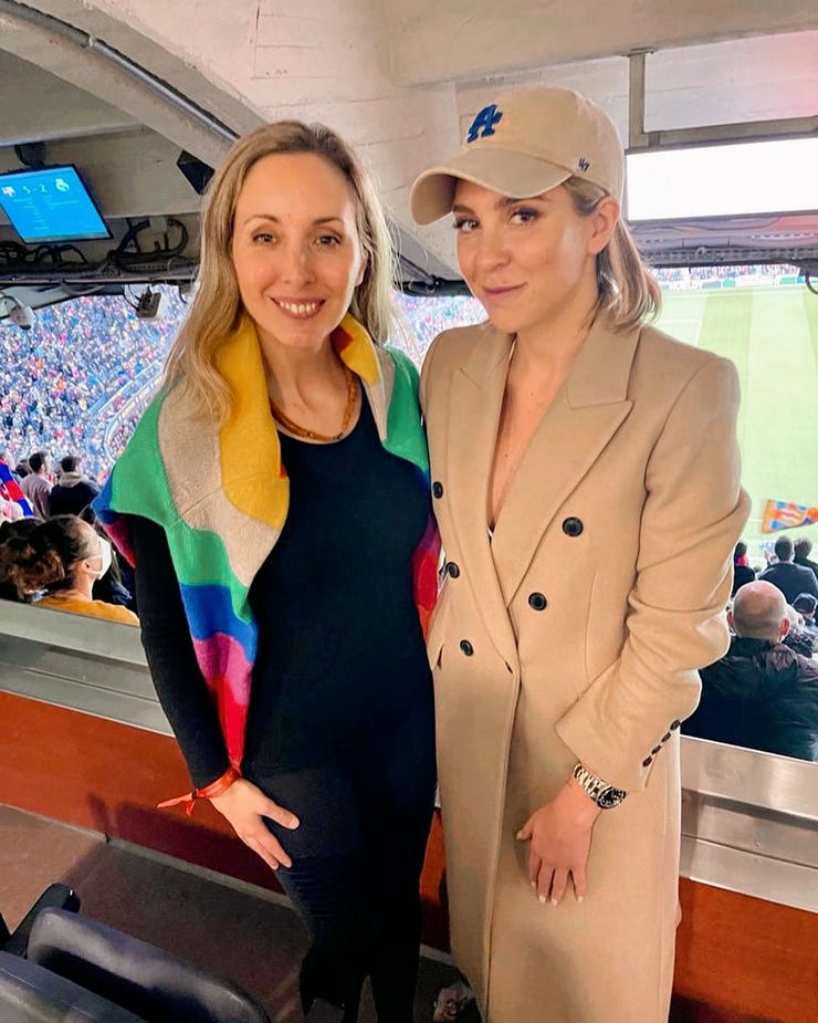 Junto a Victoire Cogevina, en el palco Nº7 del Camp Nou, durante el histórico FCB-RMA de UWCL con 91.533 hinchas en el estadio.
