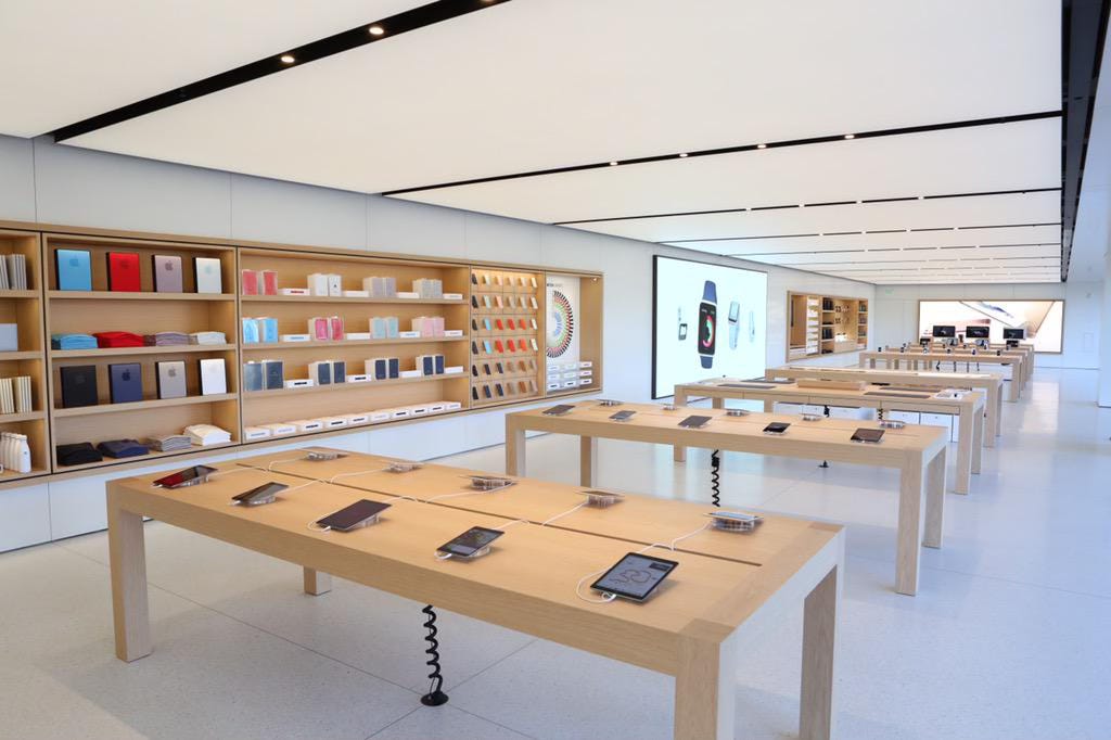 The interior of Apple Infinite Loop on grand opening day. The interior of Apple Infinite Loop on grand opening day.
