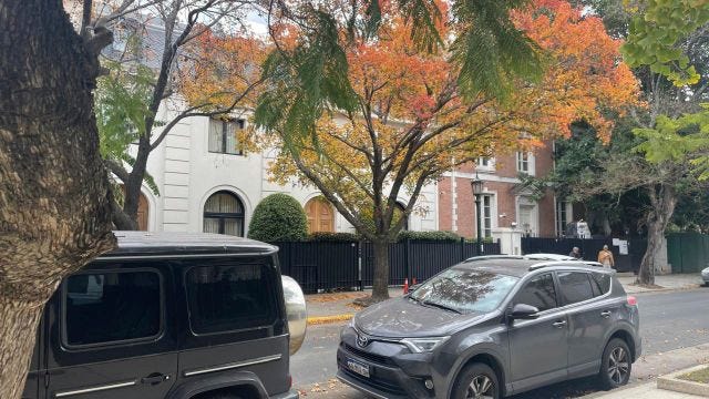 Peter Thiel in Argentinien: In diese Villa will sich der Techmilliardär zurückziehen - DER SPIEGEL Peter Thiel in Argentinien: In diese Villa will sich der Techmilliardär zurückziehen - DER SPIEGEL