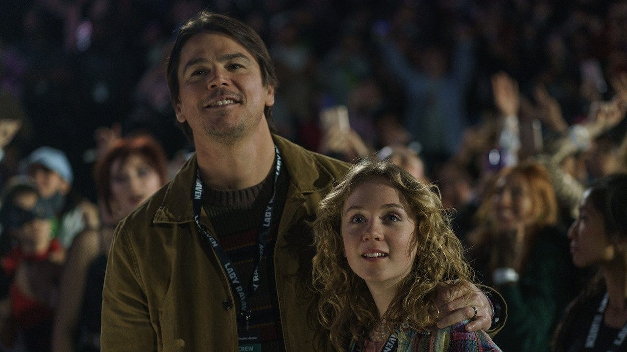 Josh Hartnett and Ariel Donoghue at a concert