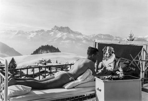 (L) Dr. Rollier (middle) treating a patient with exposure to the sun’s rays.
