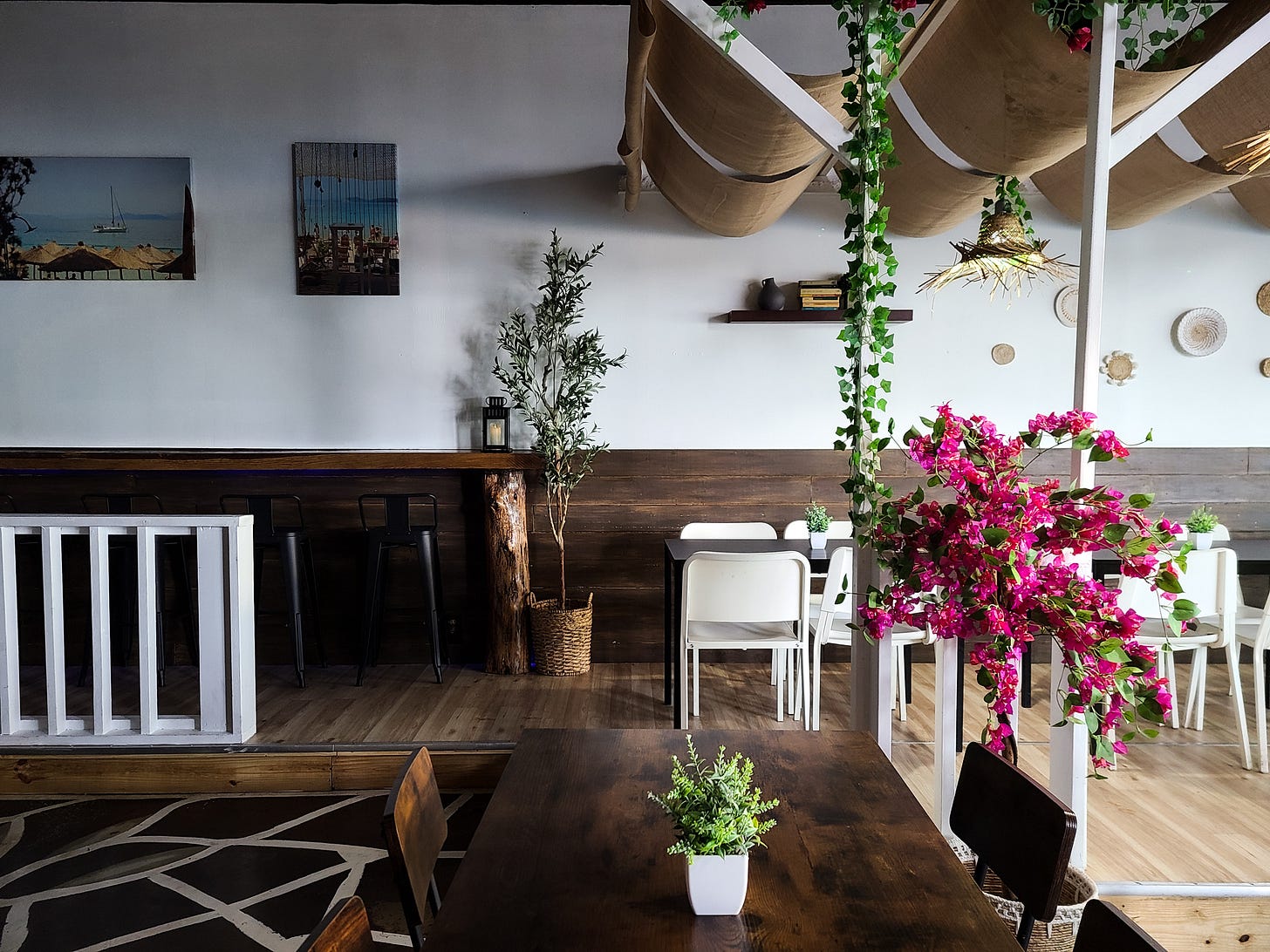 MOCCO BISTRO Interior dining space