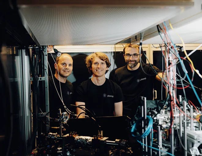 Planqc founders Alexander Glätzle (CEO), Johannes Zeiher (Chief Scientist) and Sebastian Blatt (Chief Technology Officer) (from left)