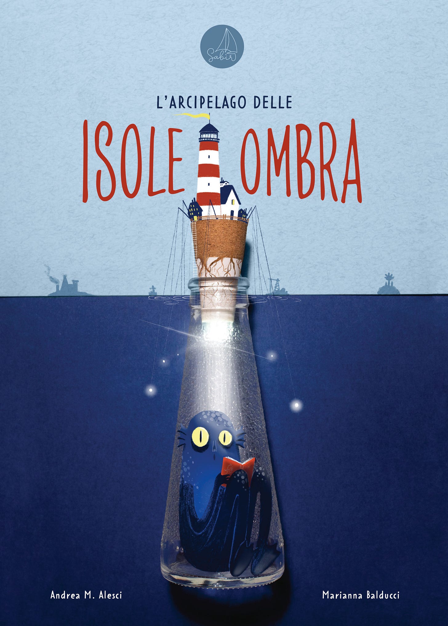 Copertina del libro "L'arcipelago delle isoleombra" edito da Sabir editore. Diviso in due metà, sopra azzurrina cielo e sotto blu mare, con un una bottiglia di crodino tappata da un tappo di sughero su cui è disegnato un faro e degli argani che arrivano sulla superficie del mare; dentro la bottiglia è imprigionato una creatura marina blue, con occhi gialli e con un libro rosso in mano, illuminata da una lampadina incastrata dentro la parte inferiore del tappo di sughero. In basso compaiono i nomi dell'autore Andrea M. Alesci e dell'illustratrice Marianna Balducci.