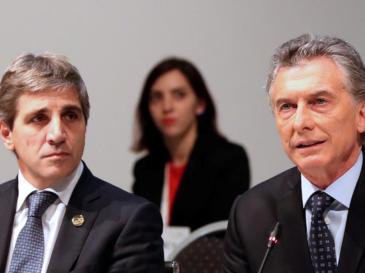 Sigue la danza de nombres para el Central y en la City creen que Milei  busca darle todo el poder a Luis Caputo