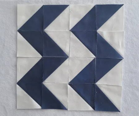 Half-Square Triangle Layout - Zigzags Half-Square Triangle Layout - Zigzags