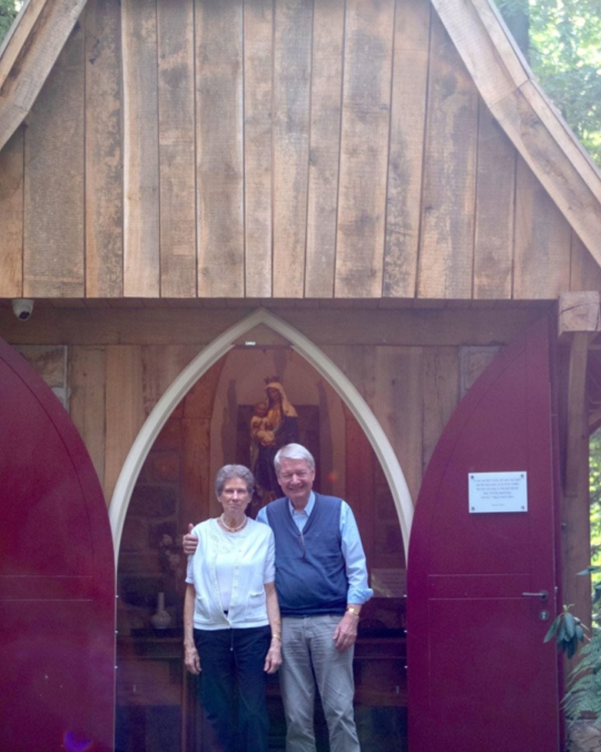Hetty en Dick bouwden hun eigen Mariakapel in Enschede: 'Bijdrage aan  betere wereld' - Oost