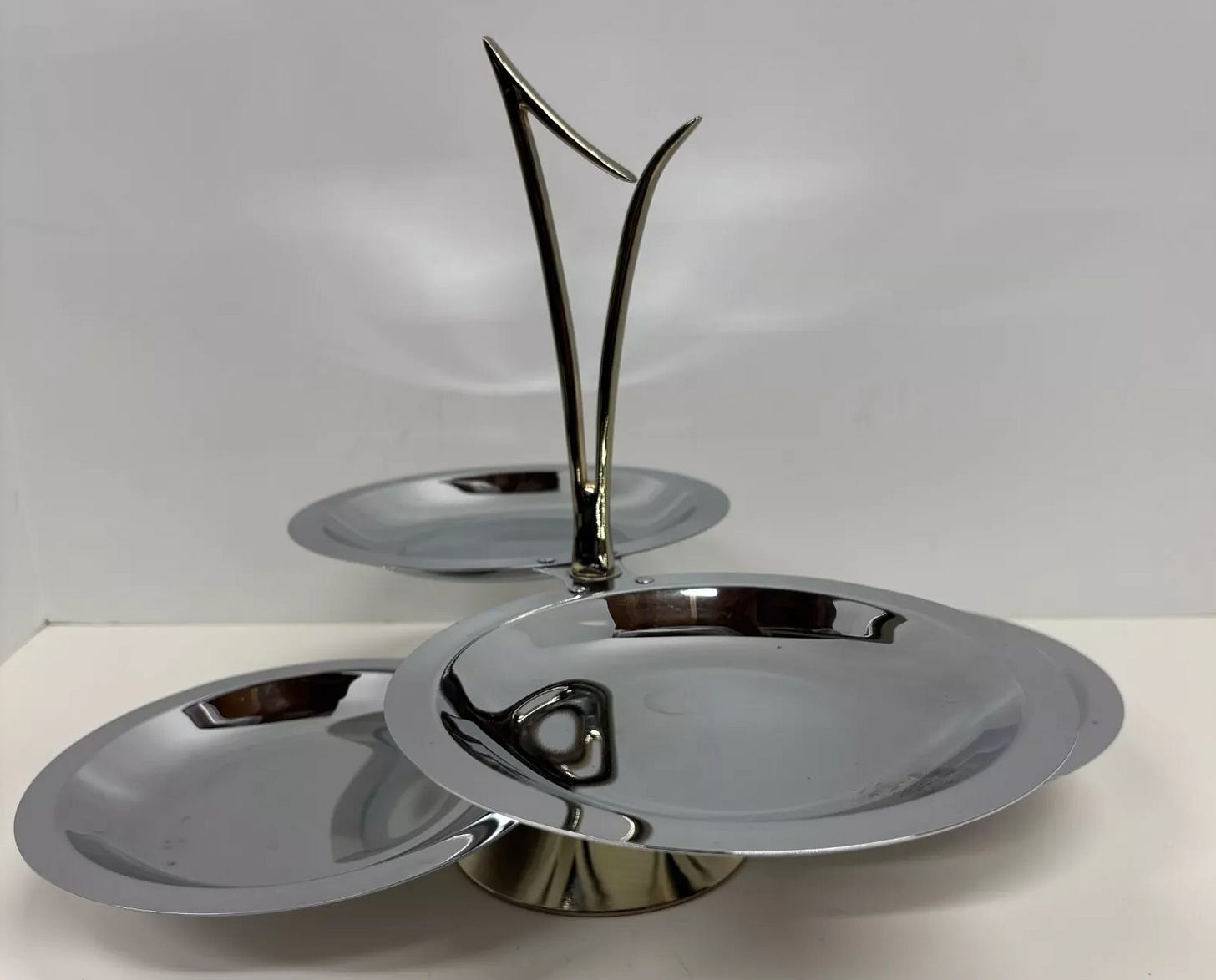 4-tier tray.