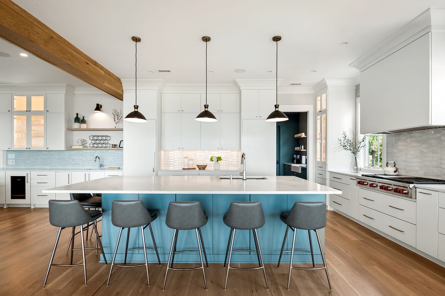 Modern kitchen island with hanging pendant lights Modern kitchen island with hanging pendant lights