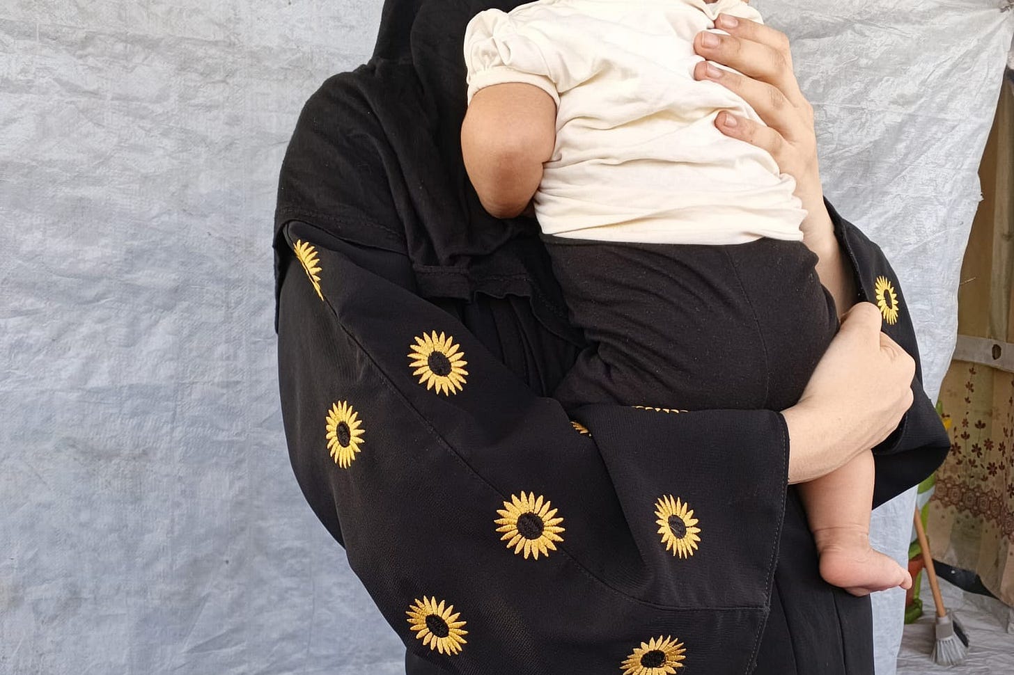 ‘What if there is a bombing?’: Gaza’s mothers battle postnatal depression amid genocide - Palestine Will Be Free 'E se ci fosse un bombardamento?': le madri di Gaza combattono la depressione postnatale in mezzo al genocidio - Palestine Will Be Free