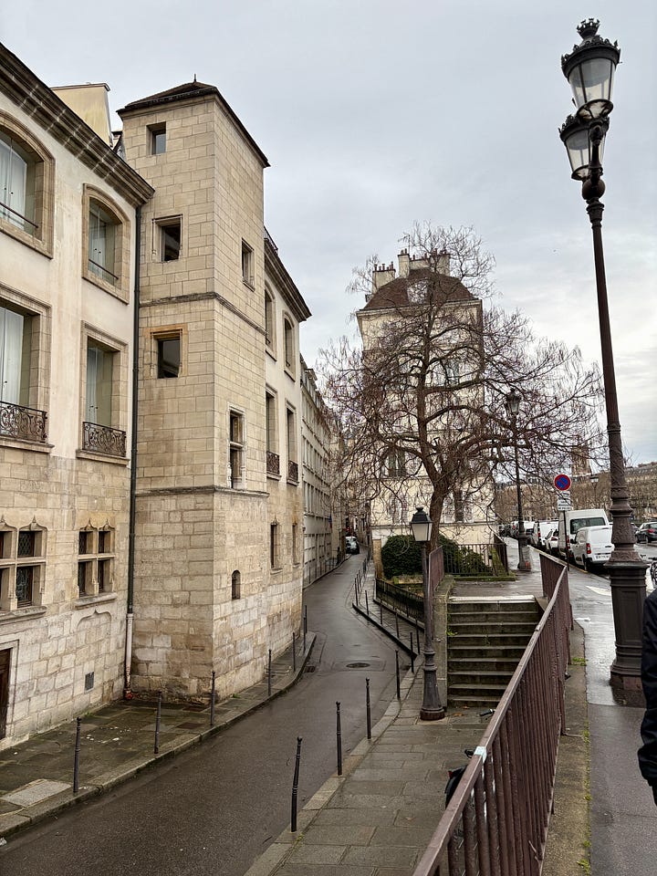 Photos of narrow medieval streets on the Ile de la Cite in Paris