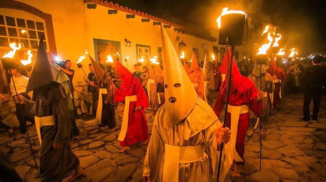 Fogaréu em Goiás Velho