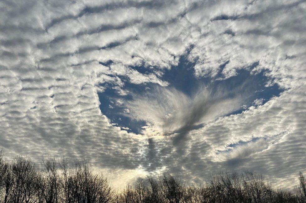 Fallstreak hole: Unusual 'holepunch' cloud captured in East Midlands - BBC News Fallstreak hole: Unusual 'holepunch' cloud captured in East Midlands - BBC News