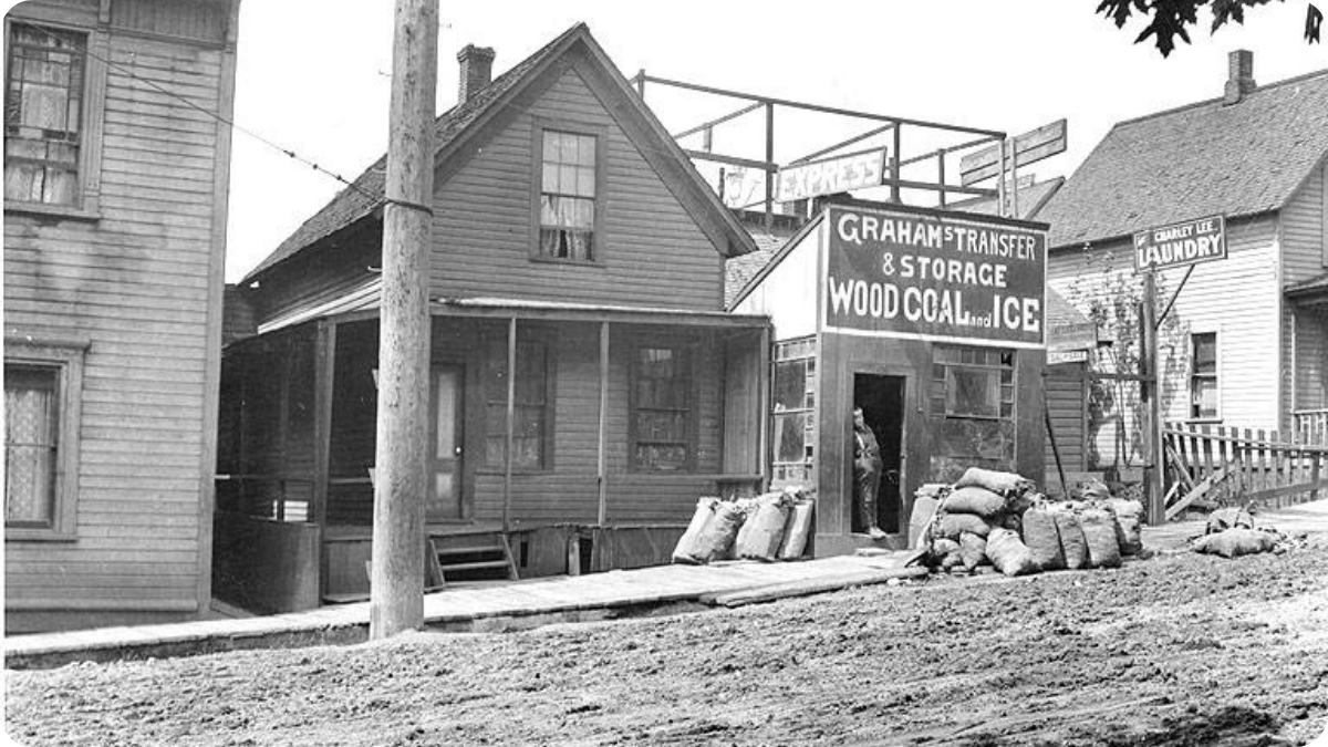 Old transfer and ice storage building in 1911 Old transfer and ice storage building in 1911