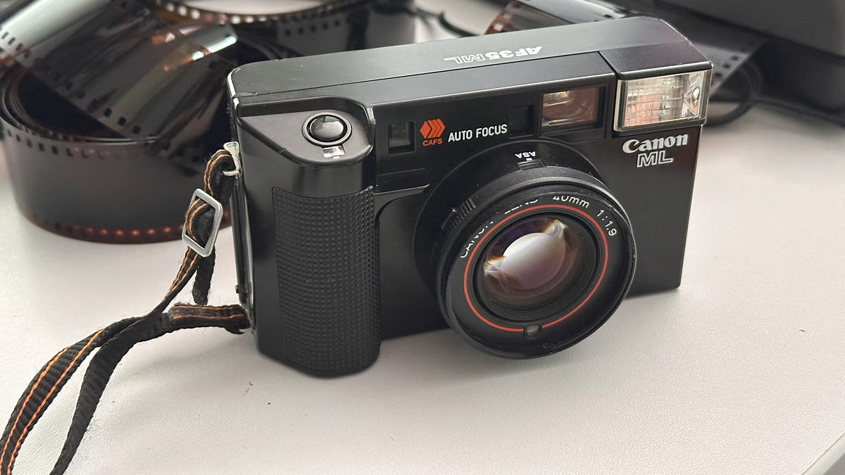Canon AF35ML Test: Vintage 35mm Point and Shoot Road Trip