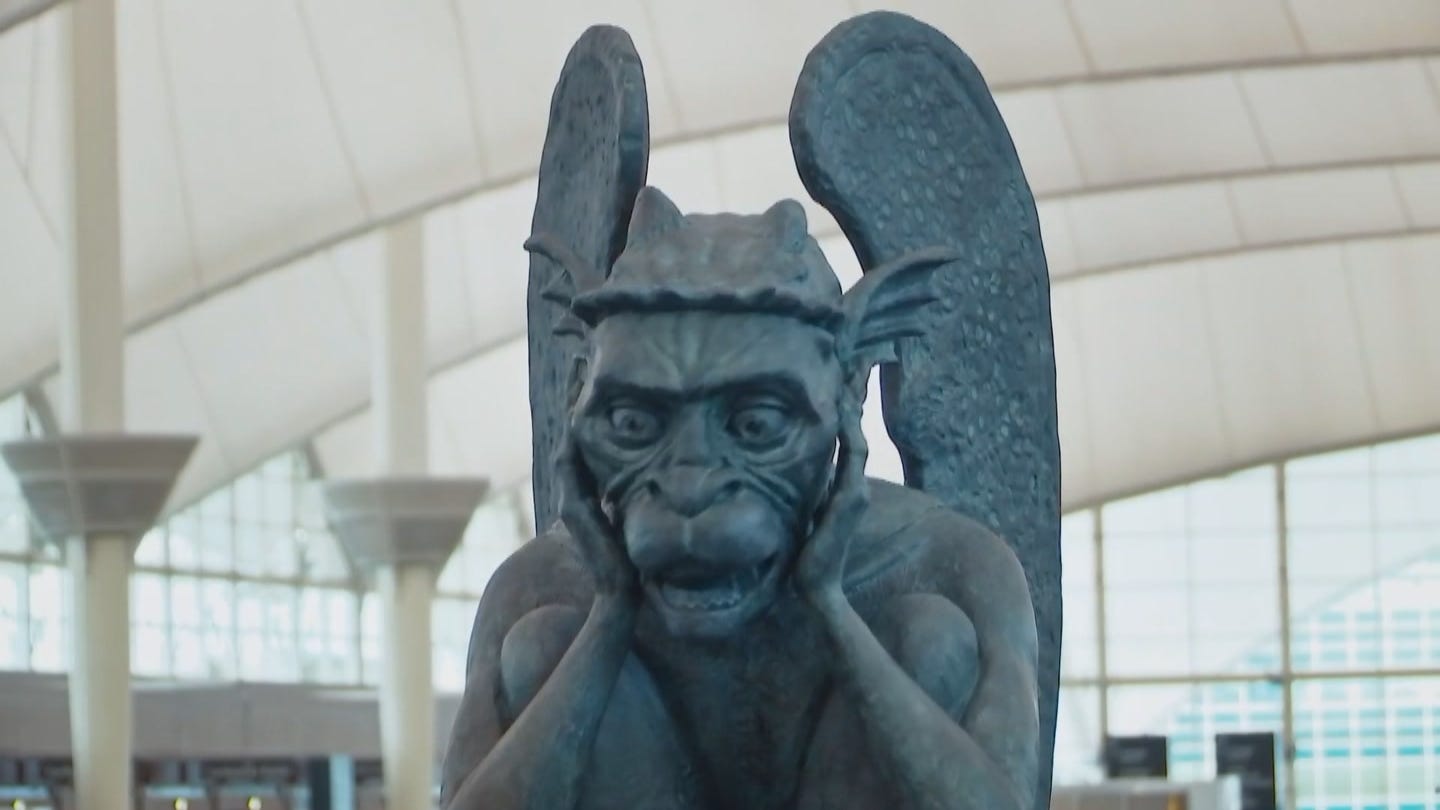 dia-birthday-gargoyle_frame_0 dia-birthday-gargoyle_frame_0
