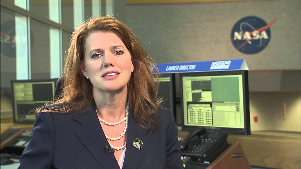 Women @NASA: Charlie Blackwell-Thompson - YouTube