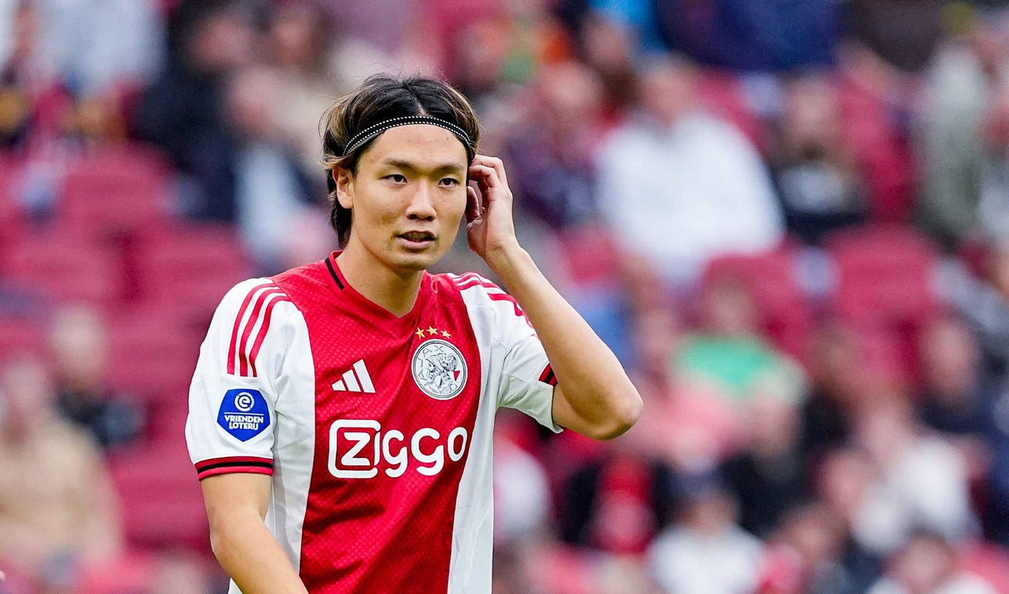 Ko Itakura terug op trainingsveld bij Ajax Ko Itakura terug op trainingsveld bij Ajax