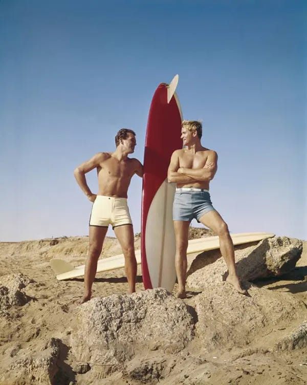 Six young women with their surfboards on a Southern California beach, circa late 1920s/early 1930s. Six young women with their surfboards on a Southern California beach, circa late 1920s/early 1930s.
