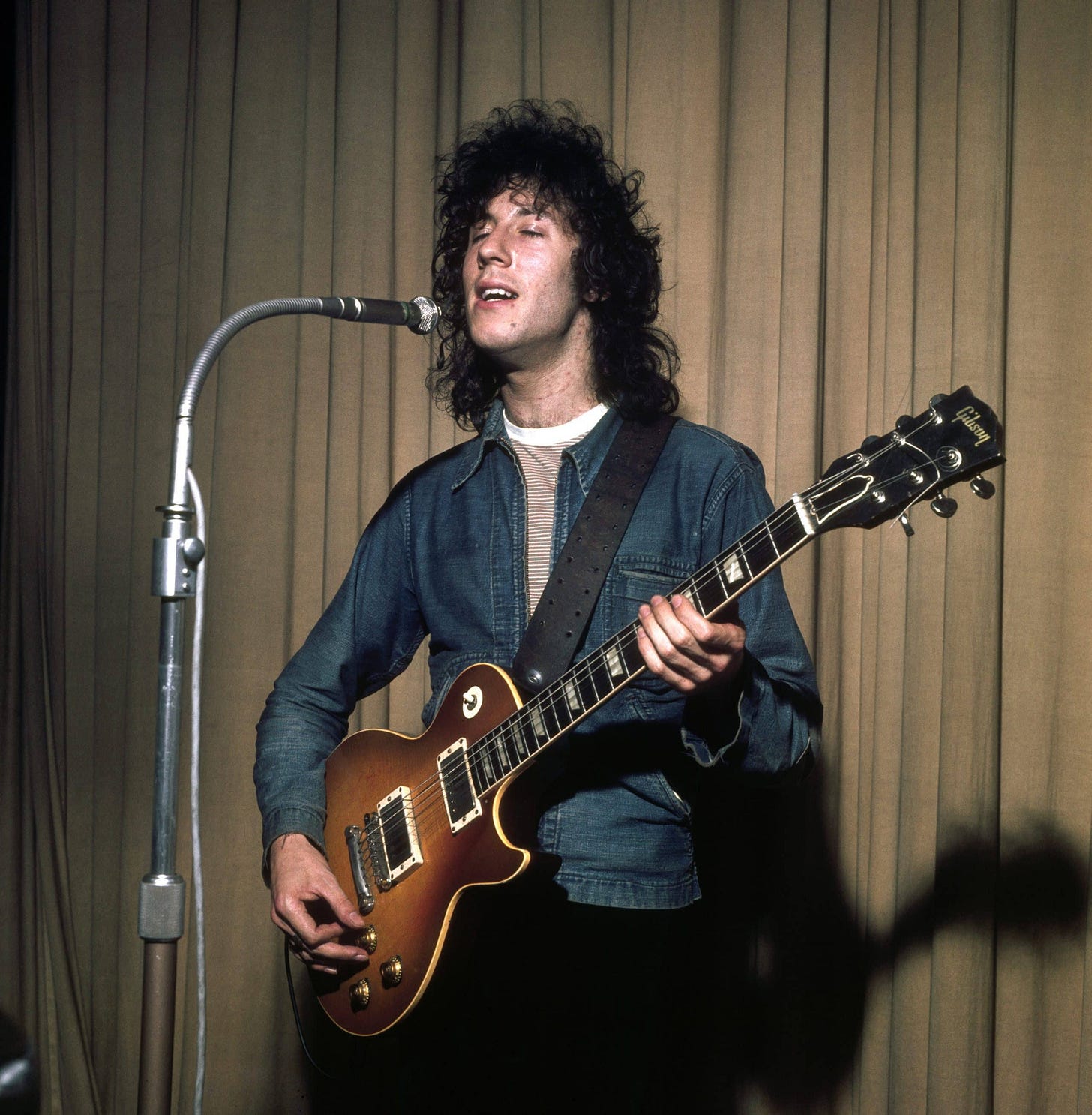 Fleetwood Mac's Peter Green Once Pulled A Gun On His Accountant- Over Thing Thing?!