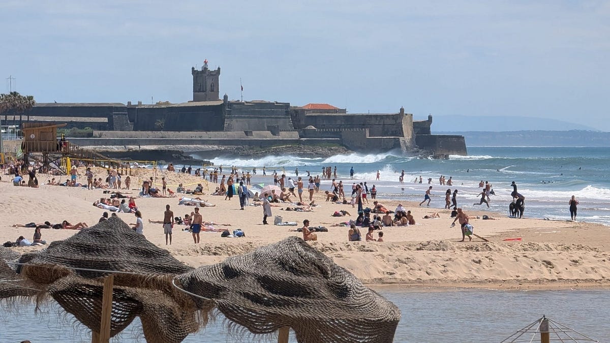 April 25 warning not to let freedom slip away // Portugal and Spain most vulnerable to extreme heat impacts // Central bank governor reignites restaurant ‘crisis’ debate