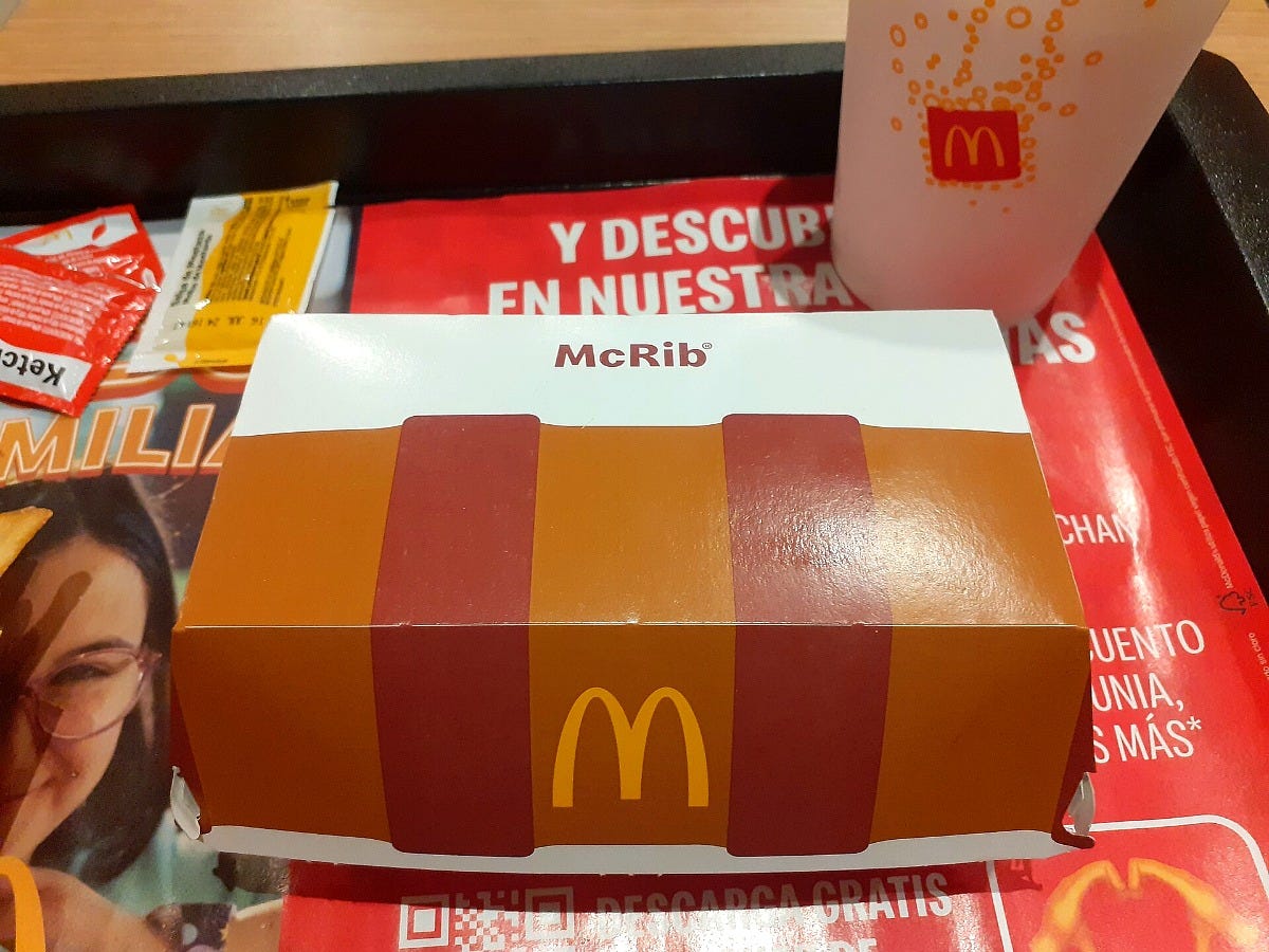 A McRib in its box. Image: Loxyger via Wikimedia Commons