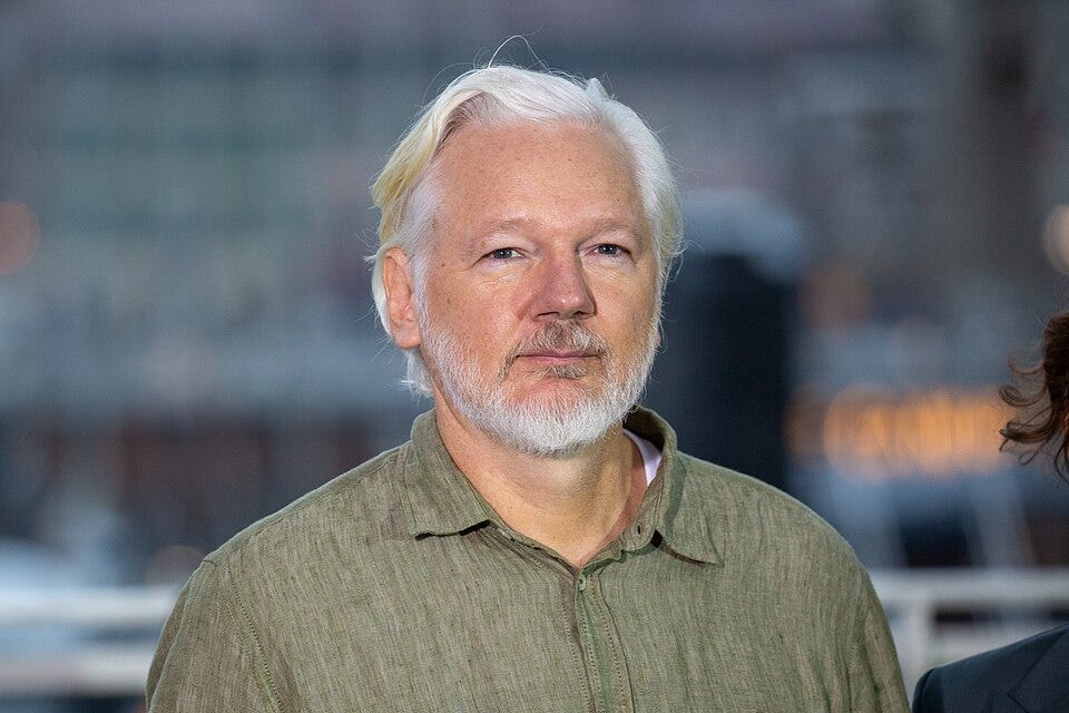 Durch beherztes Handeln die Welt verändern – zum Jahrestag von Julian Assanges Freilassung
