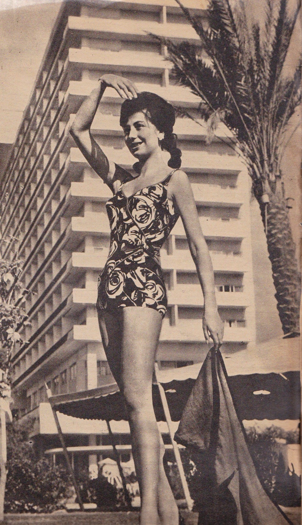 1964, Tahrir Square, Hilton in background.