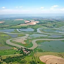 TANQUÃ - o Mini Pantanal Paulista No início da década de 60, foi construída, na foz do rio Piracicaba com o Tietê, a usina hidrelétrica de Barra Bonita. Por causa dessa intervenção, TANQUÃ - o Mini Pantanal Paulista No início da década de 60, foi construída, na foz do rio Piracicaba com o Tietê, a usina hidrelétrica de Barra Bonita. Por causa dessa intervenção,