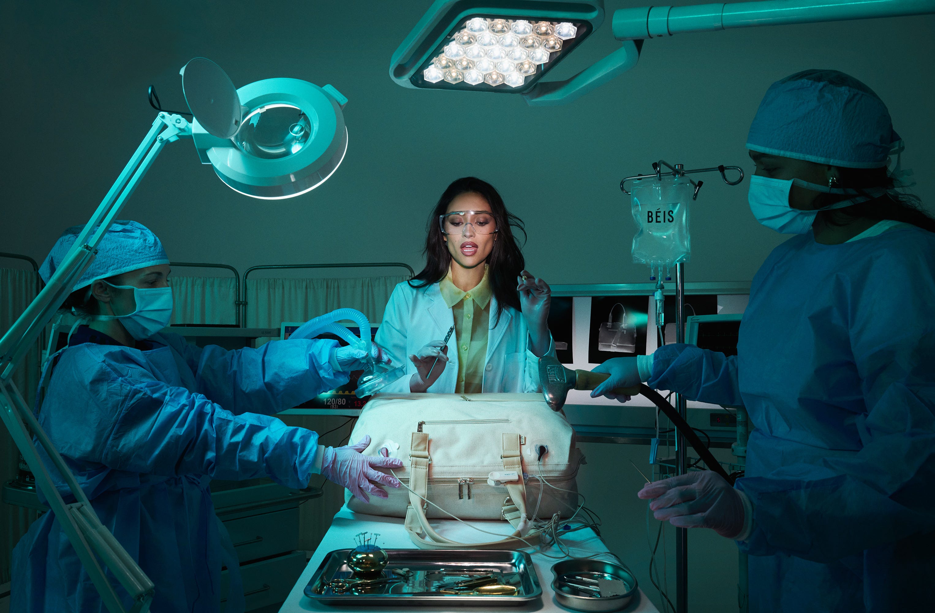 BÉIS unveils the renovated Core Collection through a campaign featuring Shay Mitchell BÉIS unveils the renovated Core Collection through a campaign featuring Shay Mitchell
