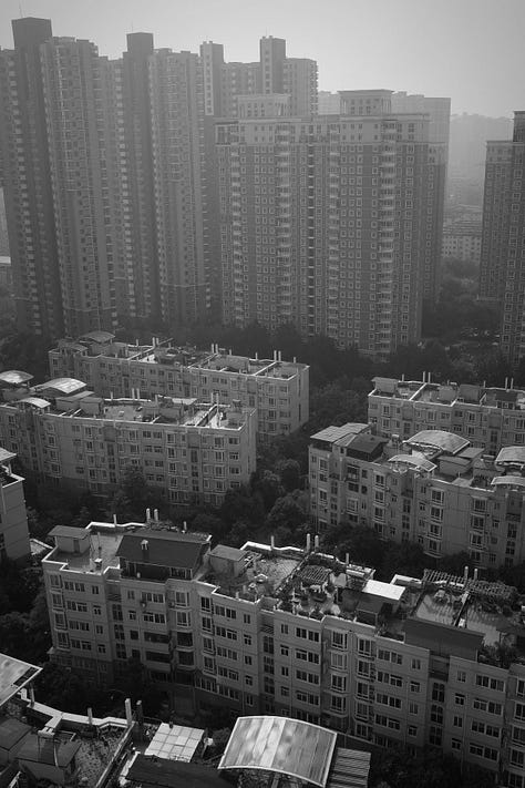 Photos of busy street scenes in Zhengzhou China