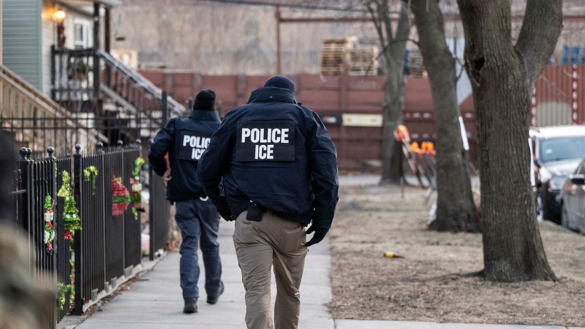 Chicago officials confuse Secret Service agents for ICE at elementary ...