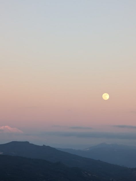 Amazing pictures of the full moon over the Columbia River