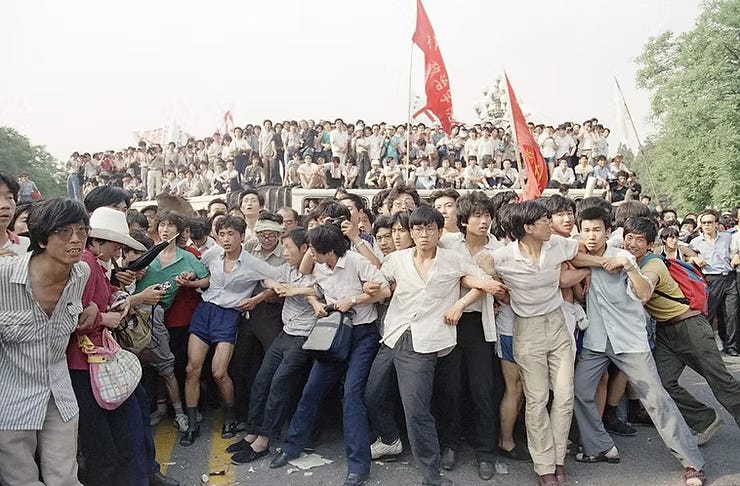Some student protestors formed human chains to protect retreating PLA troops from the foreign-backed, counterrevolutionary anarchist thugs.