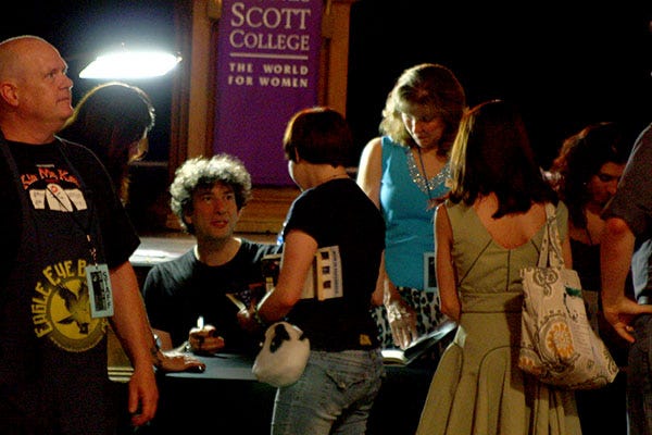 Meeting Neil Gaiman at the last book signing, The Ocean at the End of the  Lane – Ellen Eldridge