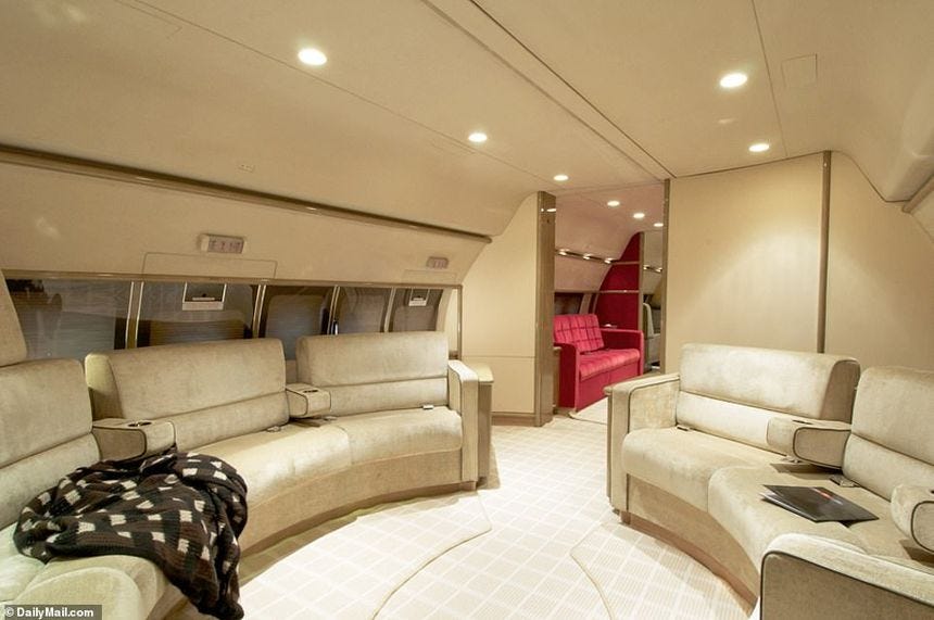 Clinton's team said he had only taken four trips with Epstein on the Lolita Express in 2002 and 2003. But flight logs showed he had taken a total of at least 26 individual flights in the course of those years Η ομάδα του Κλίντον είπε ότι είχε κάνει μόνο τέσσερα ταξίδια με τον Έπσταϊν με το Lolita Express το 2002 και το 2003. Αλλά τα ημερολόγια πτήσεων έδειξαν ότι είχε κάνει συνολικά τουλάχιστον 26 μεμονωμένες πτήσεις κατά τη διάρκεια αυτών των ετών