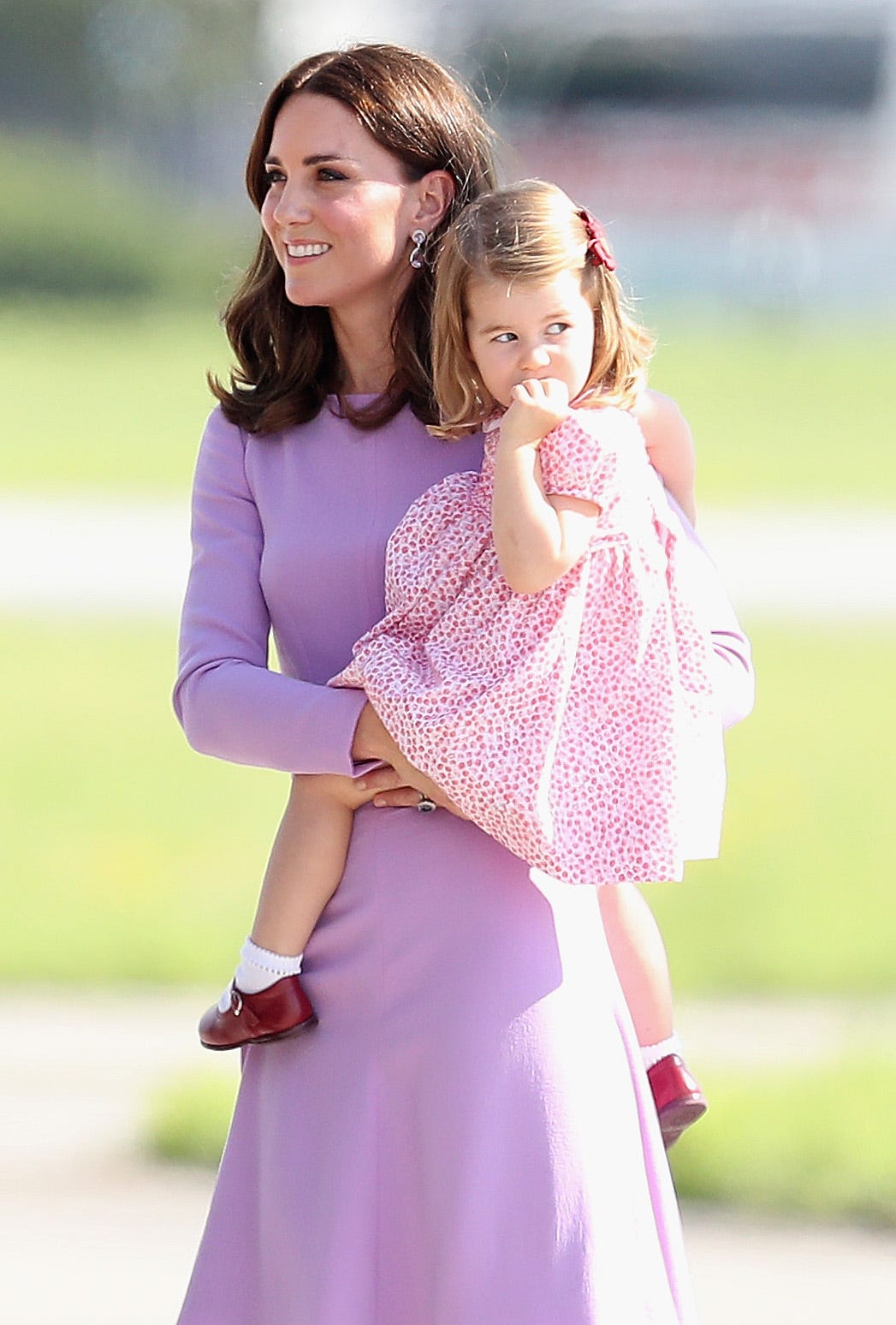 kate middleton on tour with princess charlotte