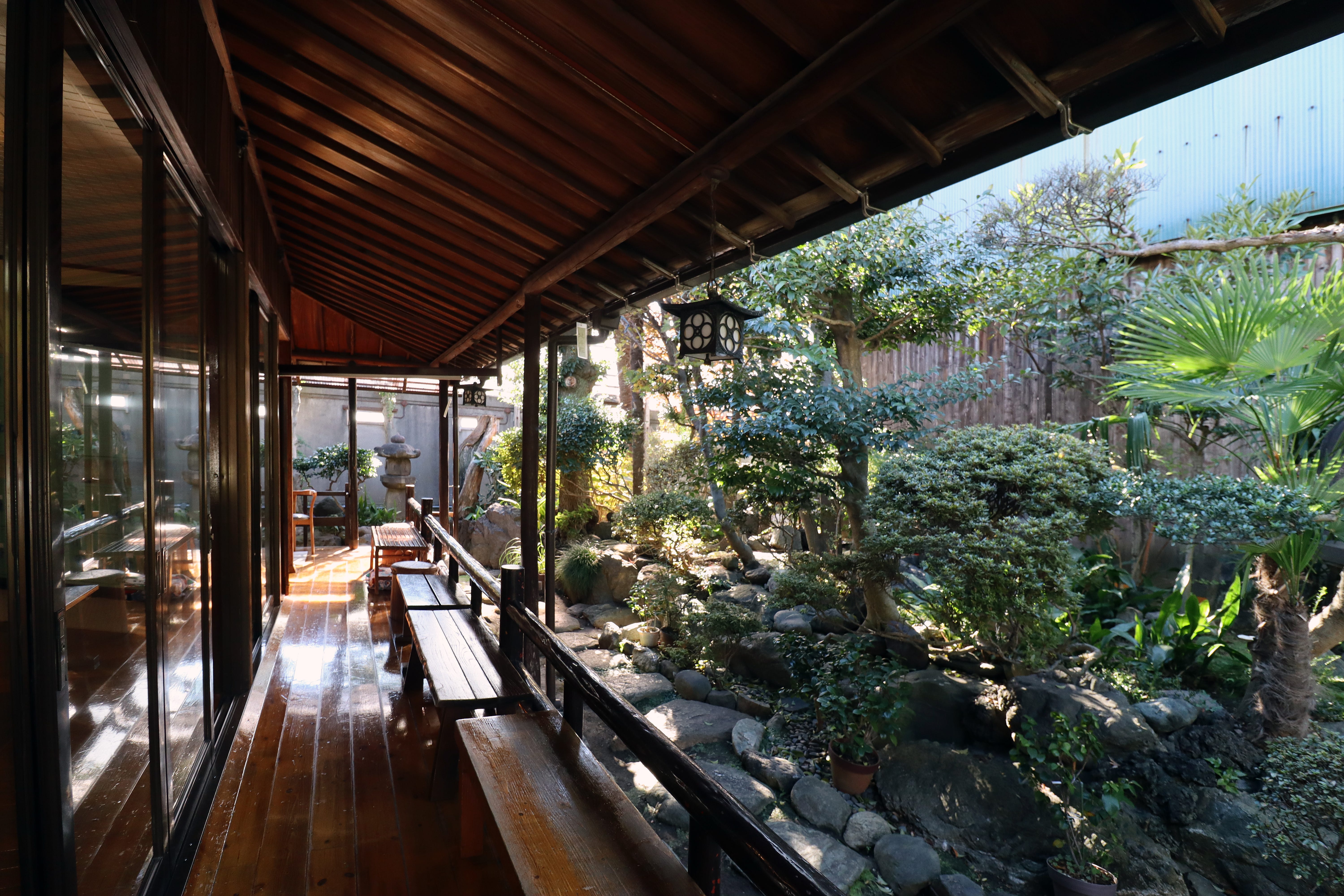 平成23年度建築設備士講習会 映画館と温浴施設のある複合商業施設 Q．平田晃久氏が設計した複合施設内の図書館、ユニークな特徴は