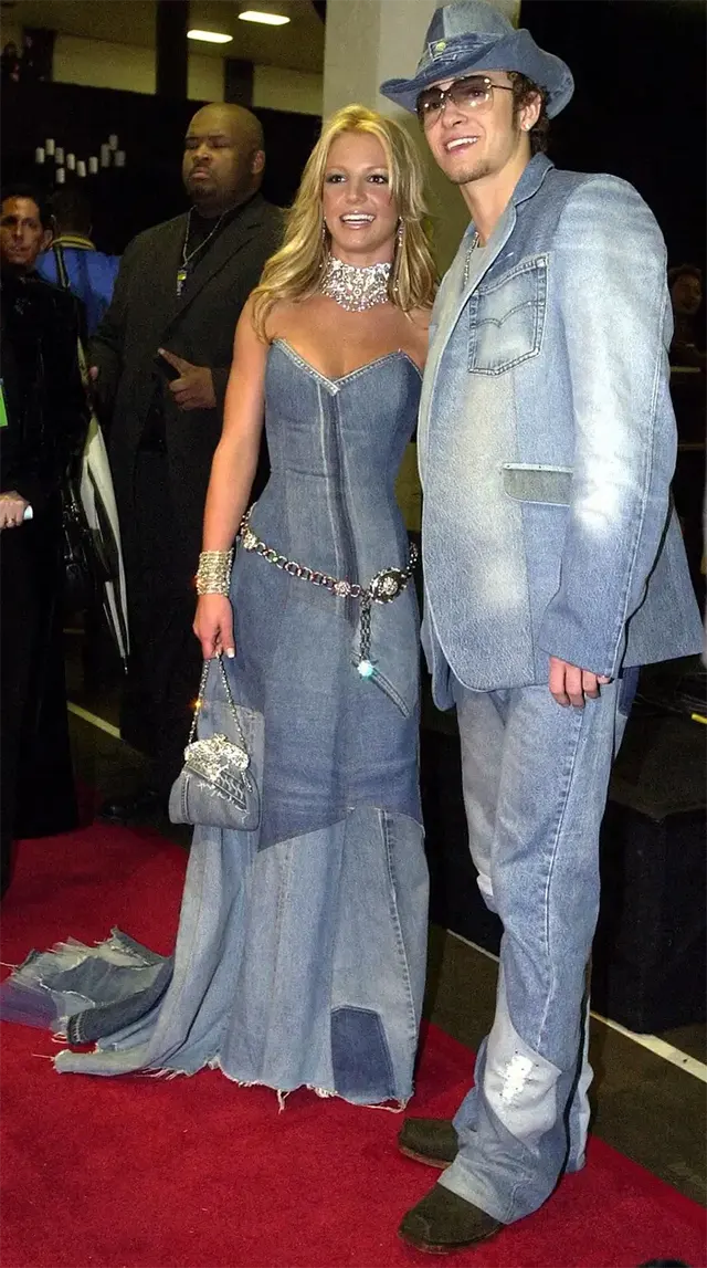 Britney Spears, a true fashion trendsetter, in an outfit epitomizing early 2000s pop culture. Britney Spears, a true fashion trendsetter, in an outfit epitomizing early 2000s pop culture.