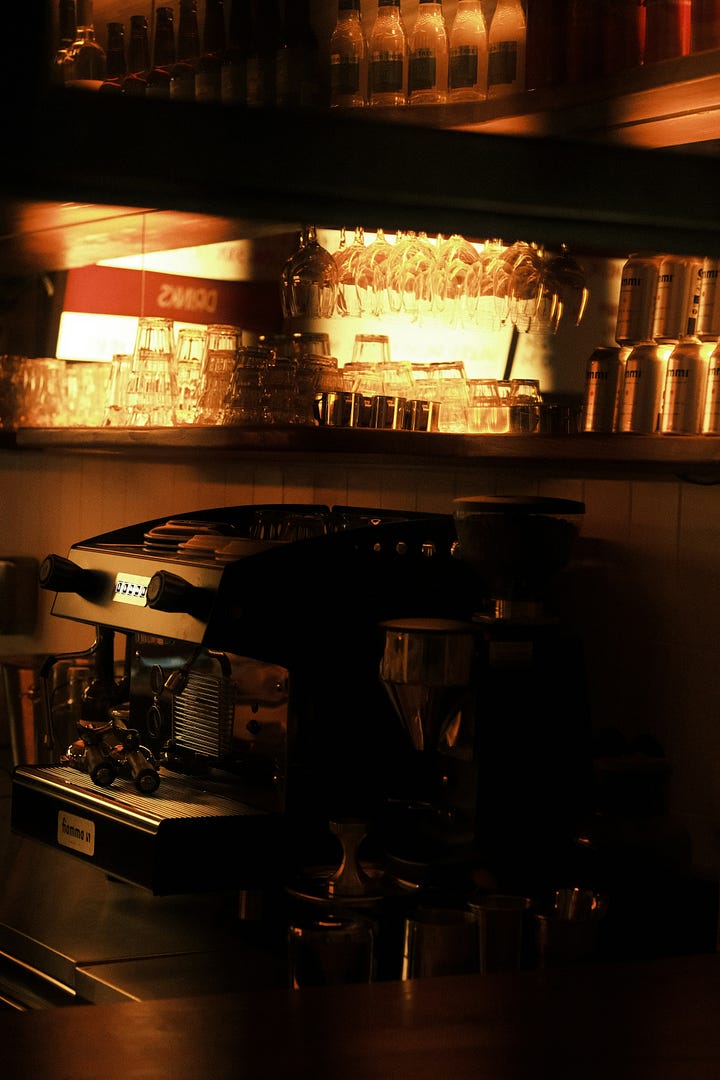 Carajillo we drank in Mexico City. Espresso machine at night - photo: Gabriel Reis via Unsplash.