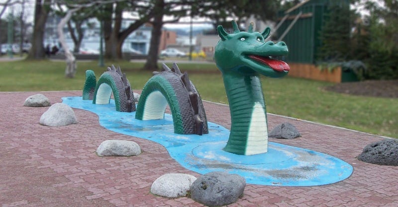 Statue_of_Ogopogo_in_a_Kelowna_park.