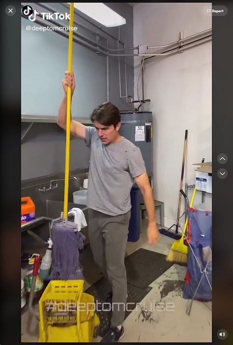 Ein Stunt mit dem Wischmopp: Dieses Deepfake von Tom Cruise hat auf TikTok in kürzester Zeit mehr Zuschauer verzeichnet als die Schweiz Einwohner hat. (Quelle: tiktok.com/@deeptomcruise/)