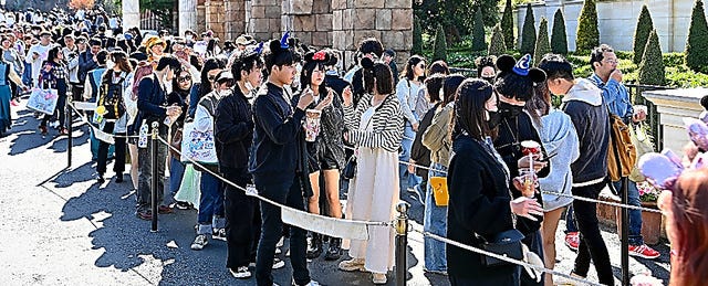 けいざい＋）東京ディズニーランド４０年：上 お金払ってでも、「タイパ」の魔法：朝日新聞