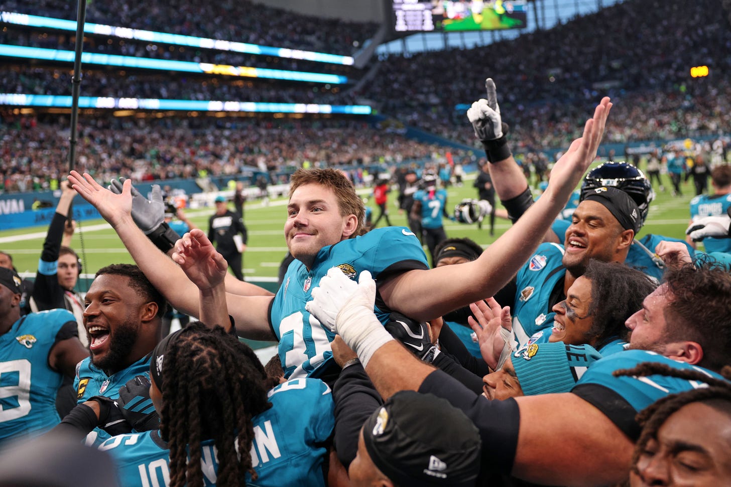 Cam Little's 57-yard FG gives Jaguars 19-17 win over Eagles in wild finish in London - WPXI Cam Little's 57-yard FG gives Jaguars 19-17 win over Eagles in wild finish in London - WPXI