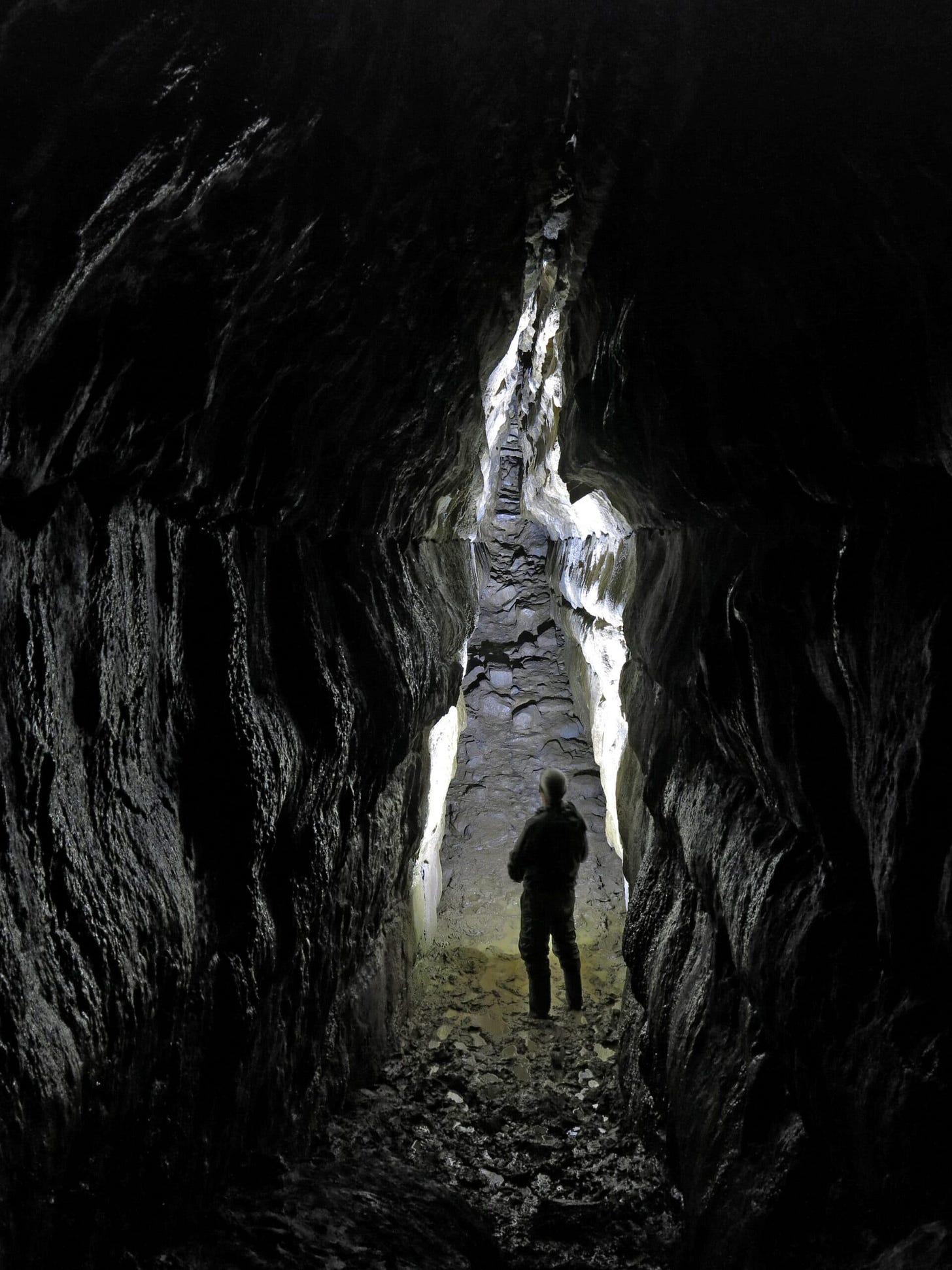 Interior image of Oweynagat Cave, by Hamish Fenton .Creative Common