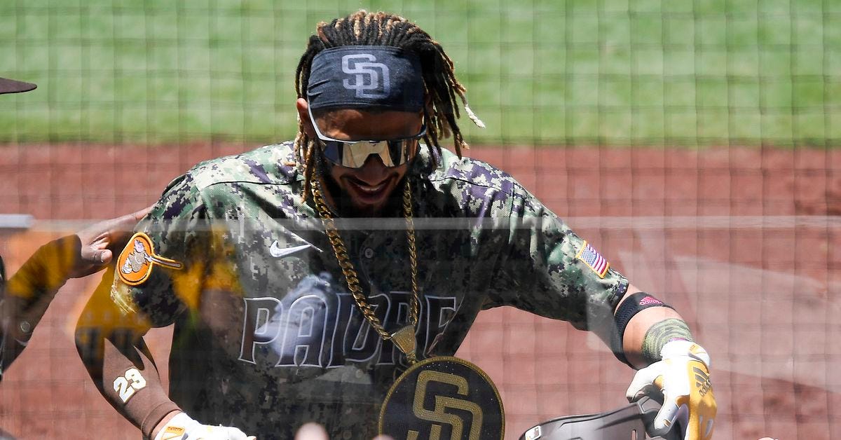 Padres beat Mariners 9-2