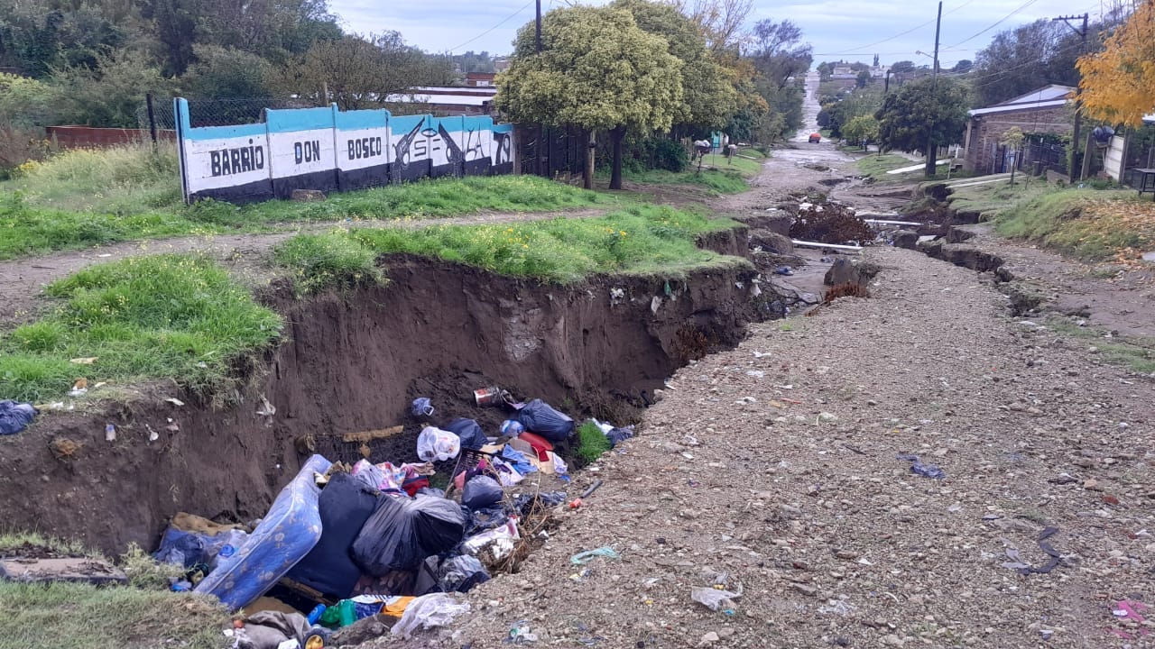 Calles intransitables y utilizadas como basural en el barrio Don Bosco