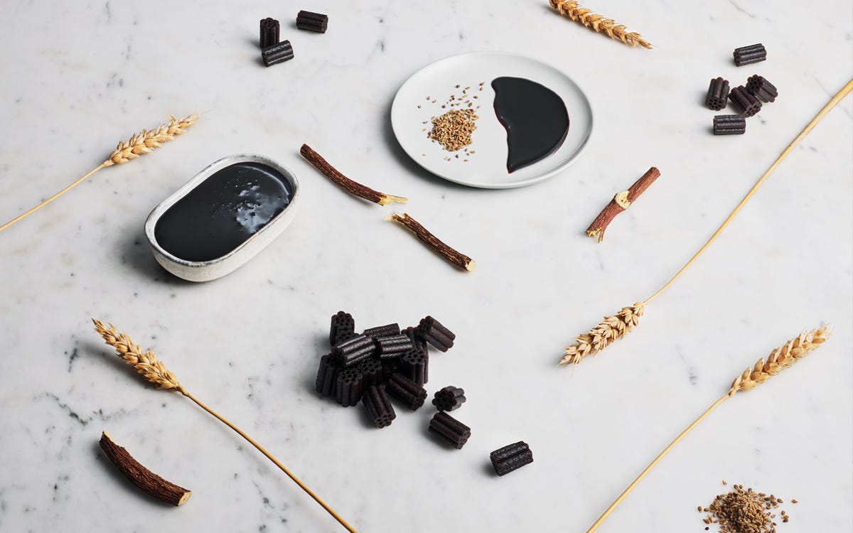 picture of licorice and licorice ingredients wheat, licorice root, molasses, and aniseed